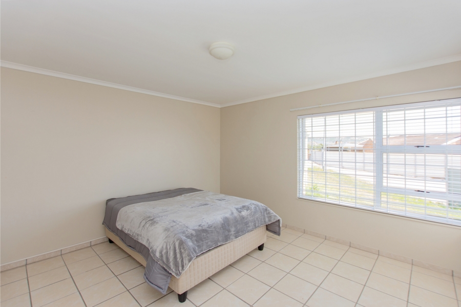3 Bedroom Property for Sale in Middedorp Western Cape